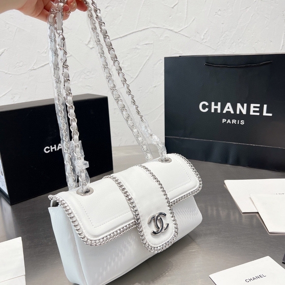 <AUTHENTIC>CHANEL bag - Picture 1 of 9